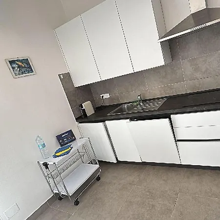 15 Minuti Santa Margherita ,bilocale Ristrutturato Con Terrazzo Vista Mare Διαμέρισμα